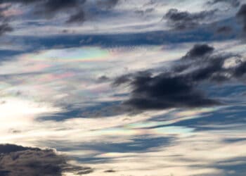 iridescenza 350x250 - METEO DIDATTICA: l’IRIDESCENZA. Una specie di arcobaleno nel cielo