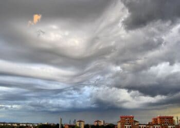 05 22 asperati 1 350x250 - METEO: un esempio di ASPERATUS ONDULATUS. Nubi rarissime