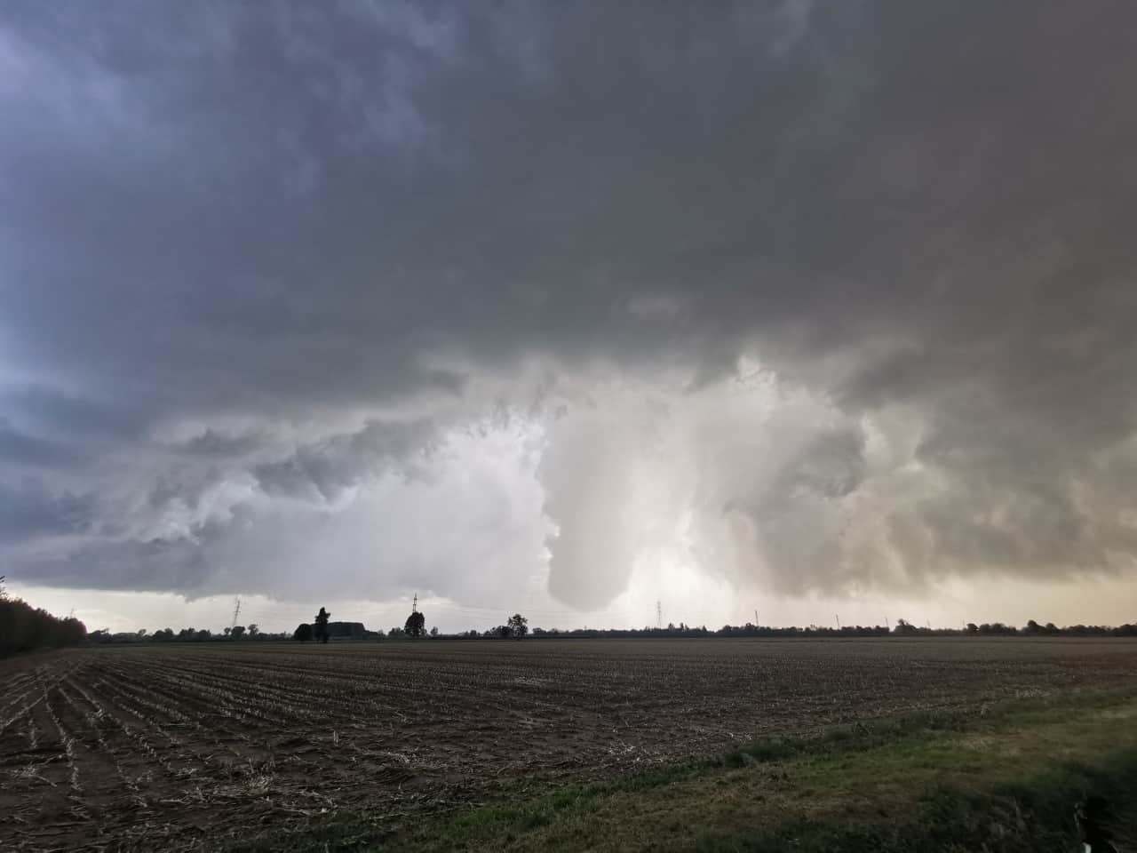 09 19 e - METEO: giornata STORICA, una marea di TORNADO! Come mai?