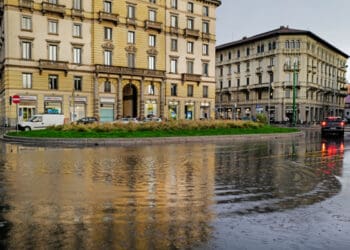 maltempo temporali pioggia milano lombardia 350x250 - Meteo LOMBARDIA: il ritorno della Neve, dati, previsioni. Anomalie acute