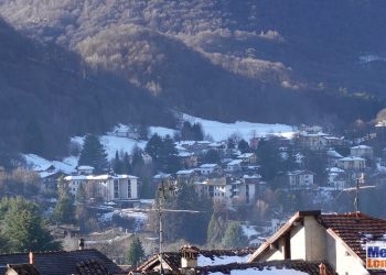 meteo lombardia3 1 350x250 - Lombardia, neve che soffre per la carenza di nevicate. Ma si scia